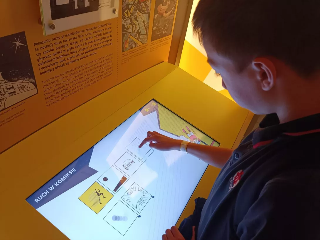 Uczniowie zwiedzają centrum komiksu