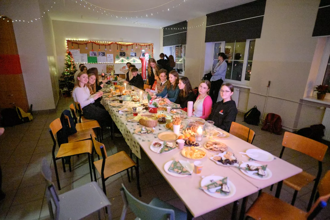 Spotkanie opłatkowe w klasie.