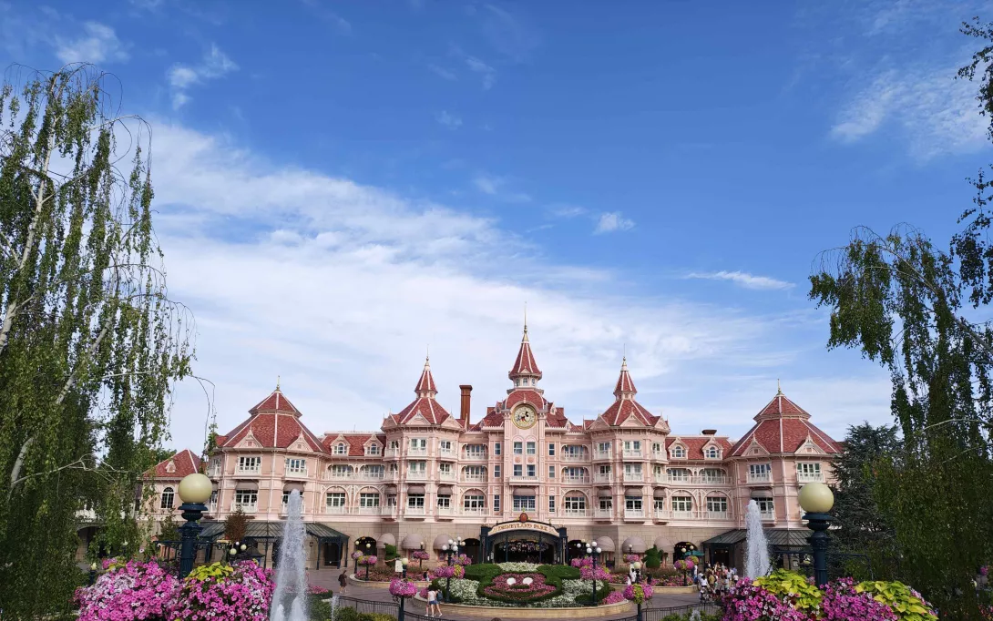 Wejście do Disneylandu pod Paryżem.