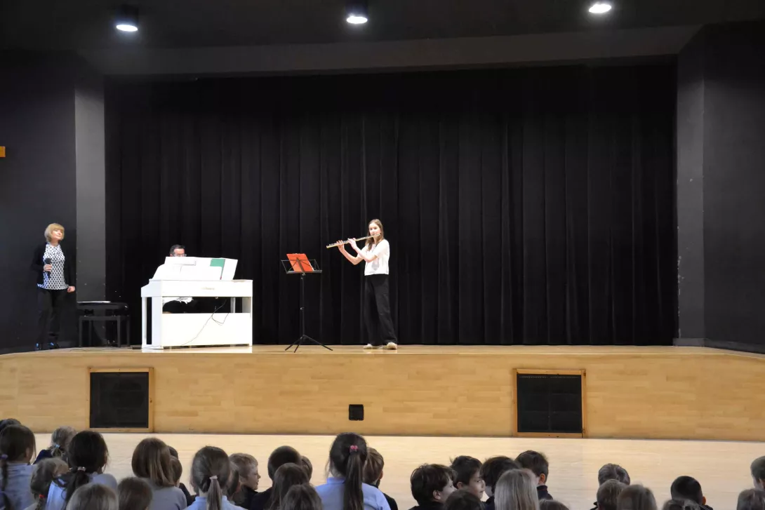 Występ Wandy z klasy 5a.