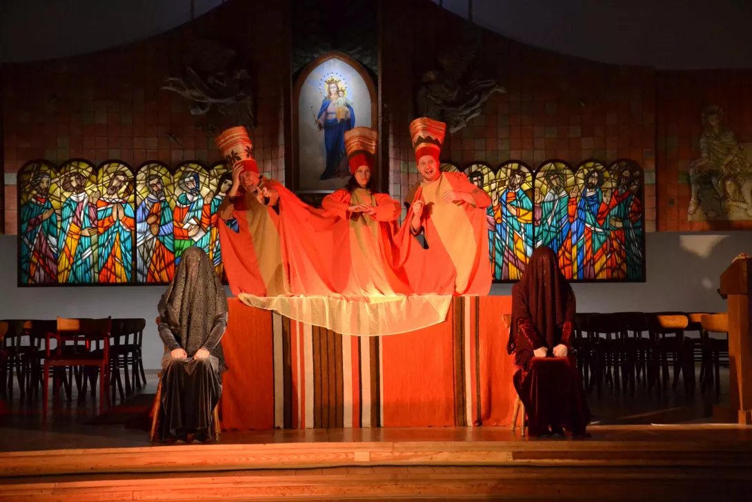 Scena ze spektaklu "Pasja" w wykonaniu teatru A z Gliwic.