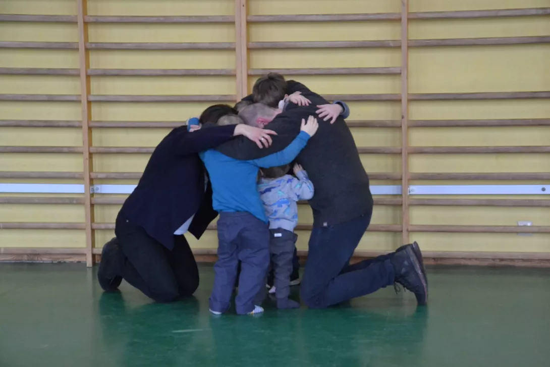 Prezentacja i rzeźba rodziny.