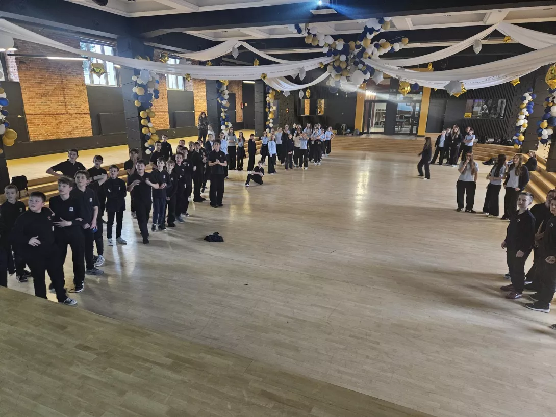 Klasy szóste w auli