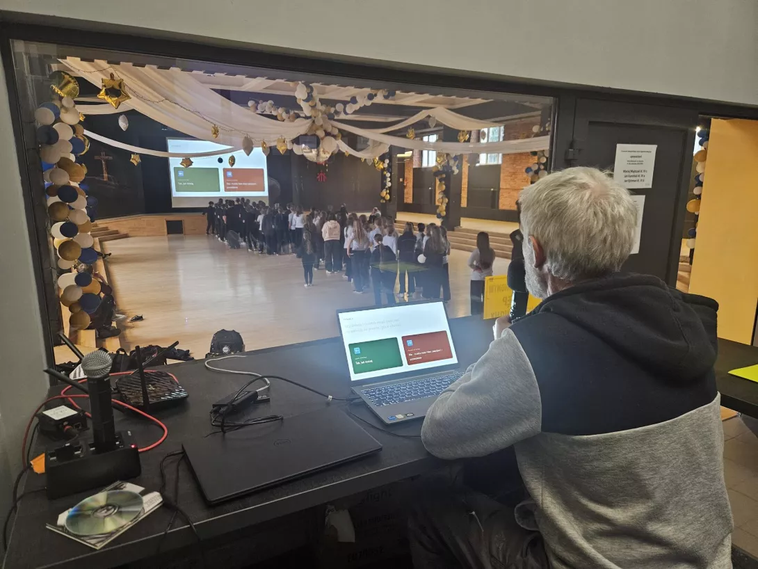 Klasy szóste w auli