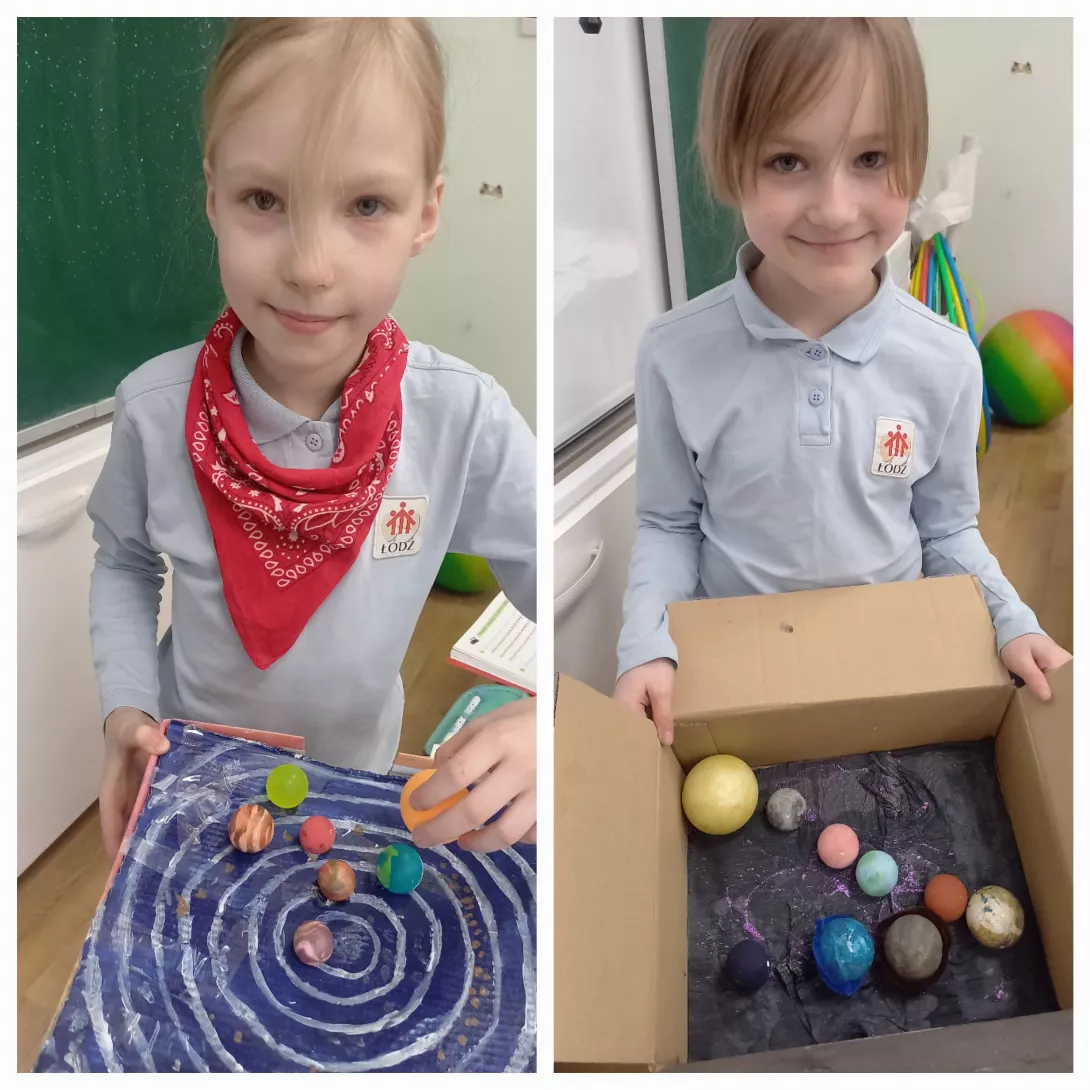 Uczennice klasy 3c prezentują swoje prace na temat Układu Słonecznego