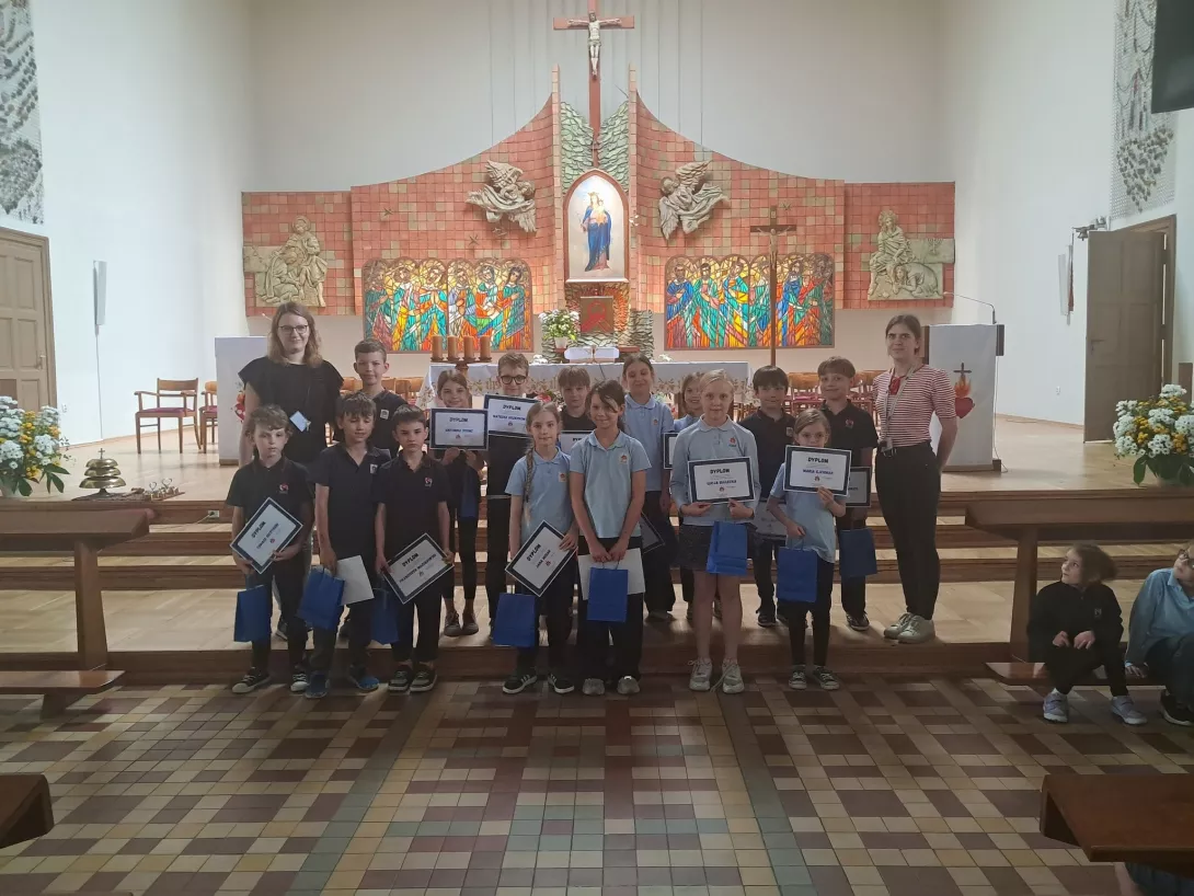 Członkowie SU klas 1-3 wraz z opiekunami SU klas 1-3.