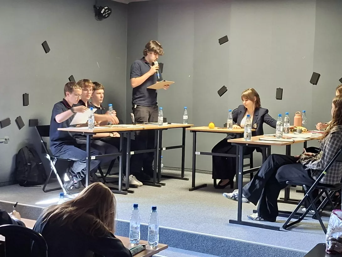 Debatę w drużynie SLO rozpoczął Mikołaj. (fot. Marek Horoszczuk)