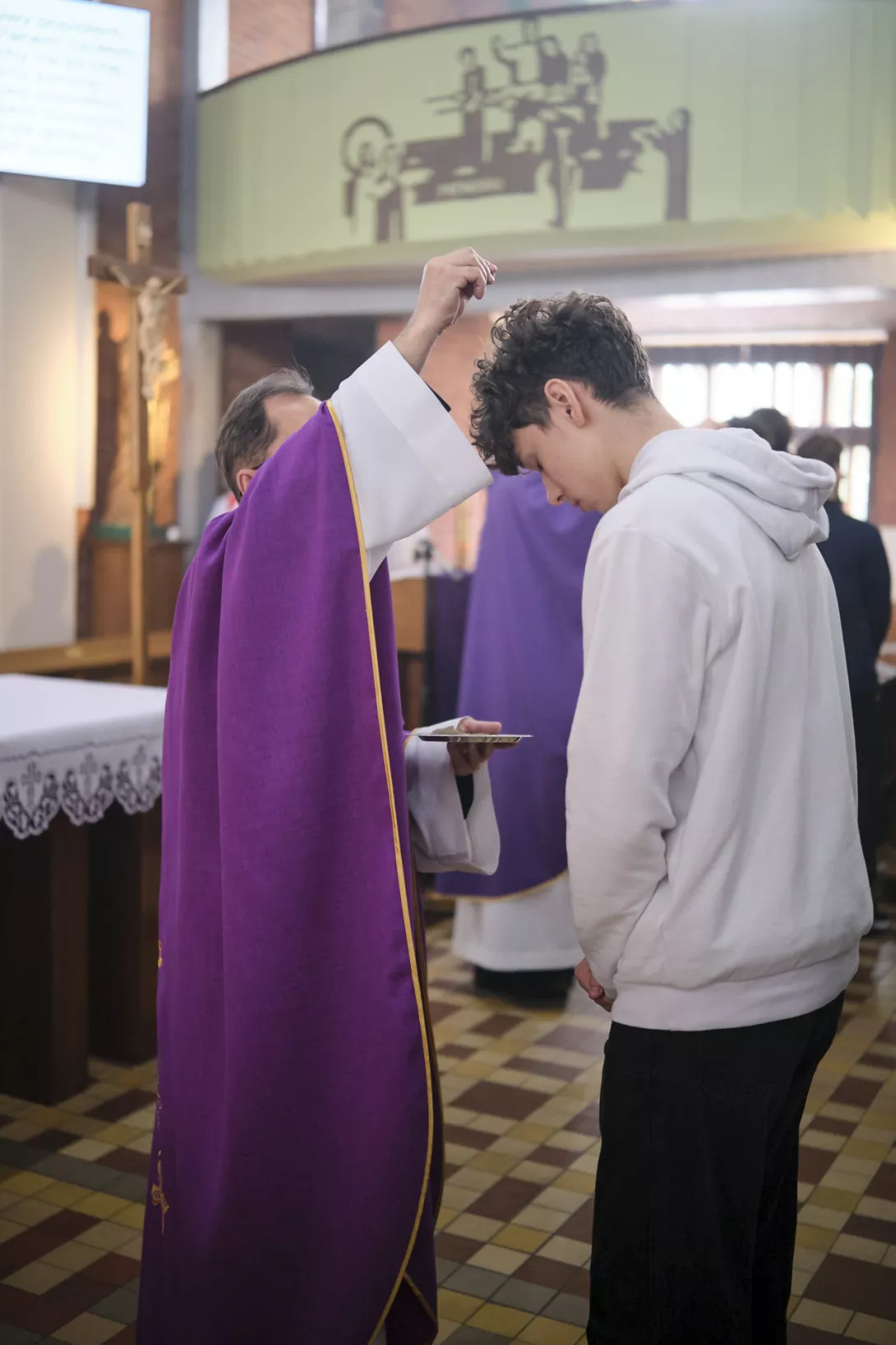 Obrzęd posypania głów popiołem. (fot. Amelia Szymańska)