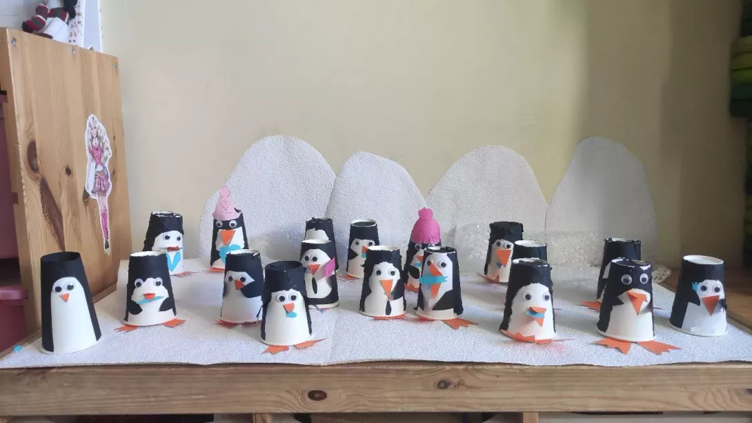 Makieta pingwinów Adeli wykonana przez uczennice klasy 2a 