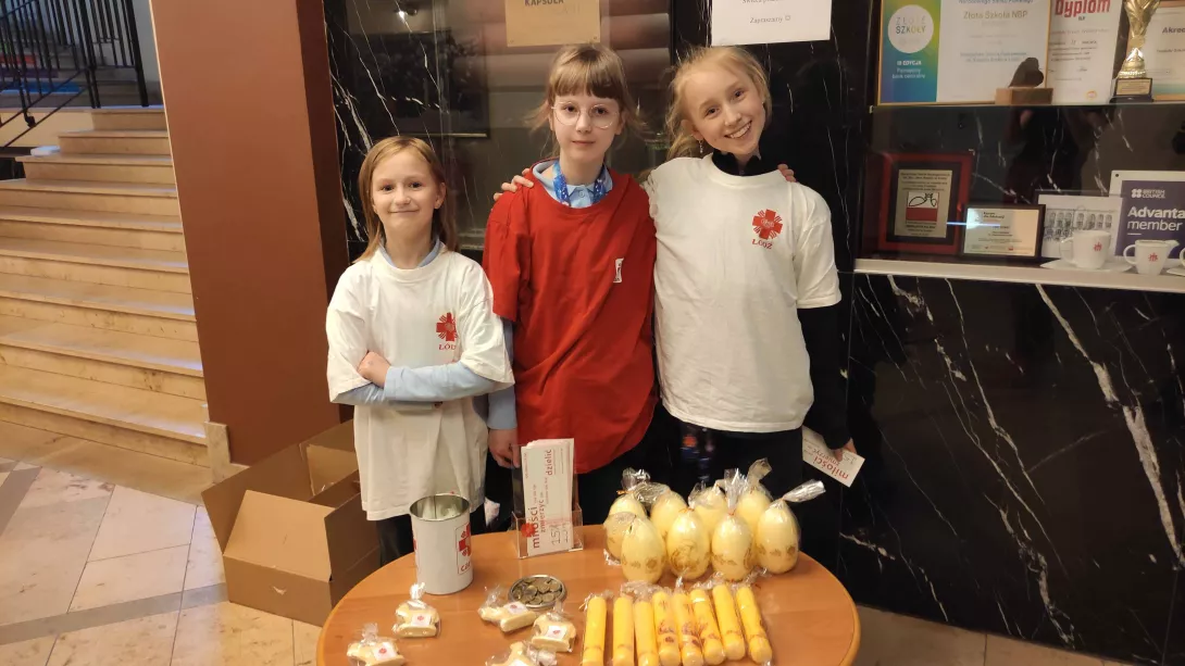 Wolontariusze SKC podczas akcji Wielkanocne Dzieło Caritas