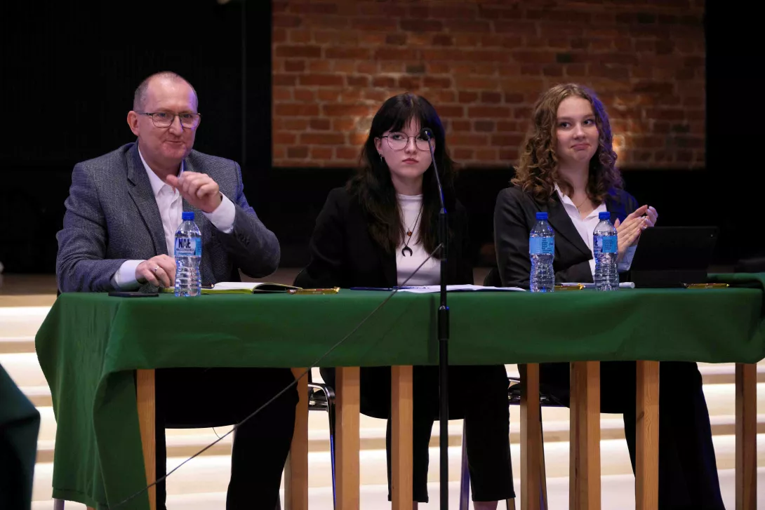 Jury debaty oksfordzkiej czuwające nad jej prawidłowym przebiegiem (foto. A. Szumilewicz)