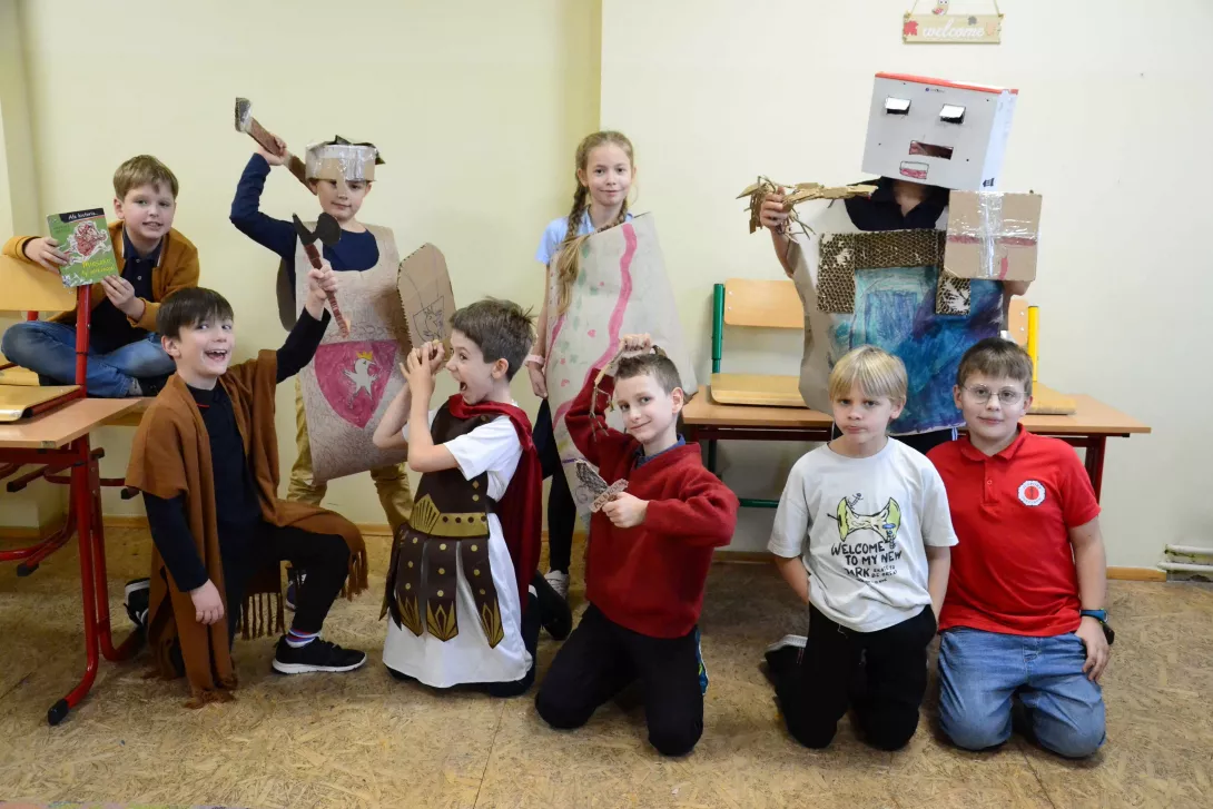 Zdjęcie grupowe wojowników Mieszka po lekturze "Mieszko, ty wikingu!"