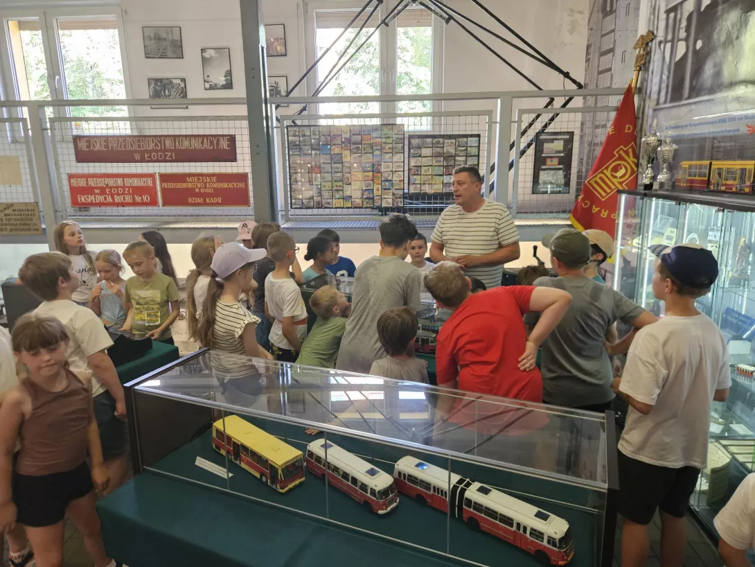 Uczestnicy I turnusu półkolonii organizowanych przez SL Salos-Wodna, w Muzeum Komunikacji Miejskiej (foto Aliaksandr Manchak)