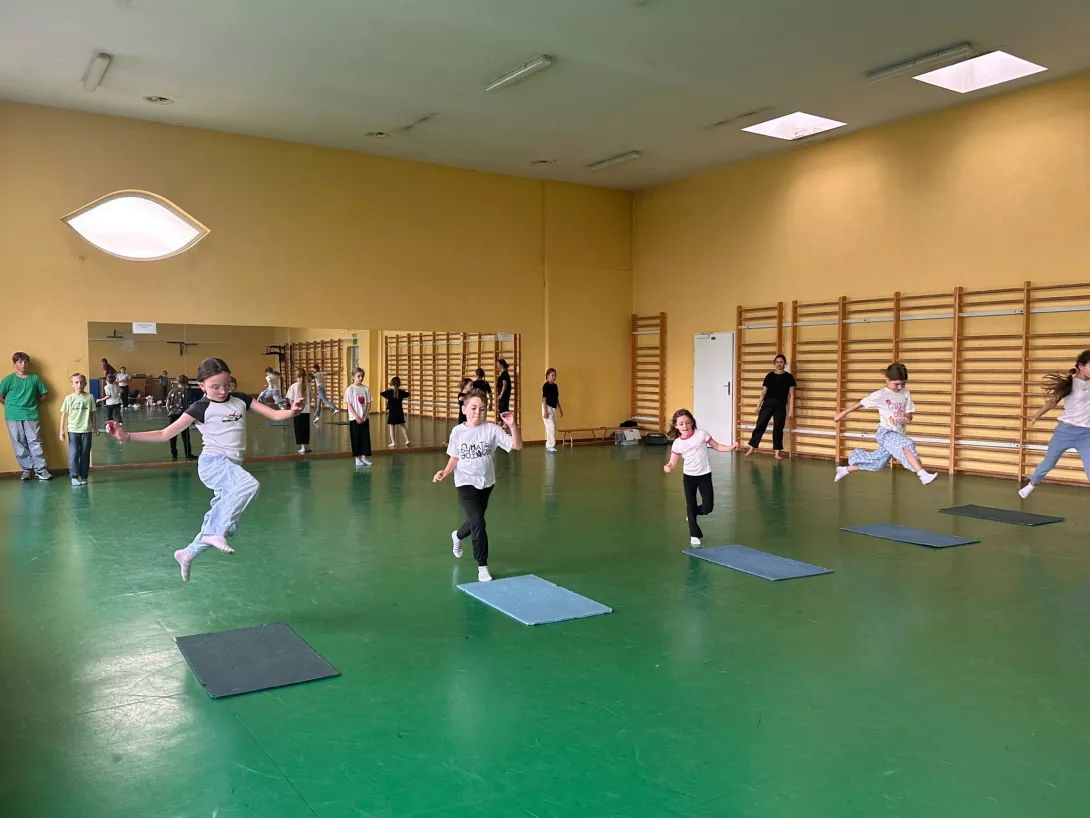 Uczestnicy III turnusu półkolonii SL Salos-Wodna podczas zajęć tanecznych (foto Sylwia Gajewska)