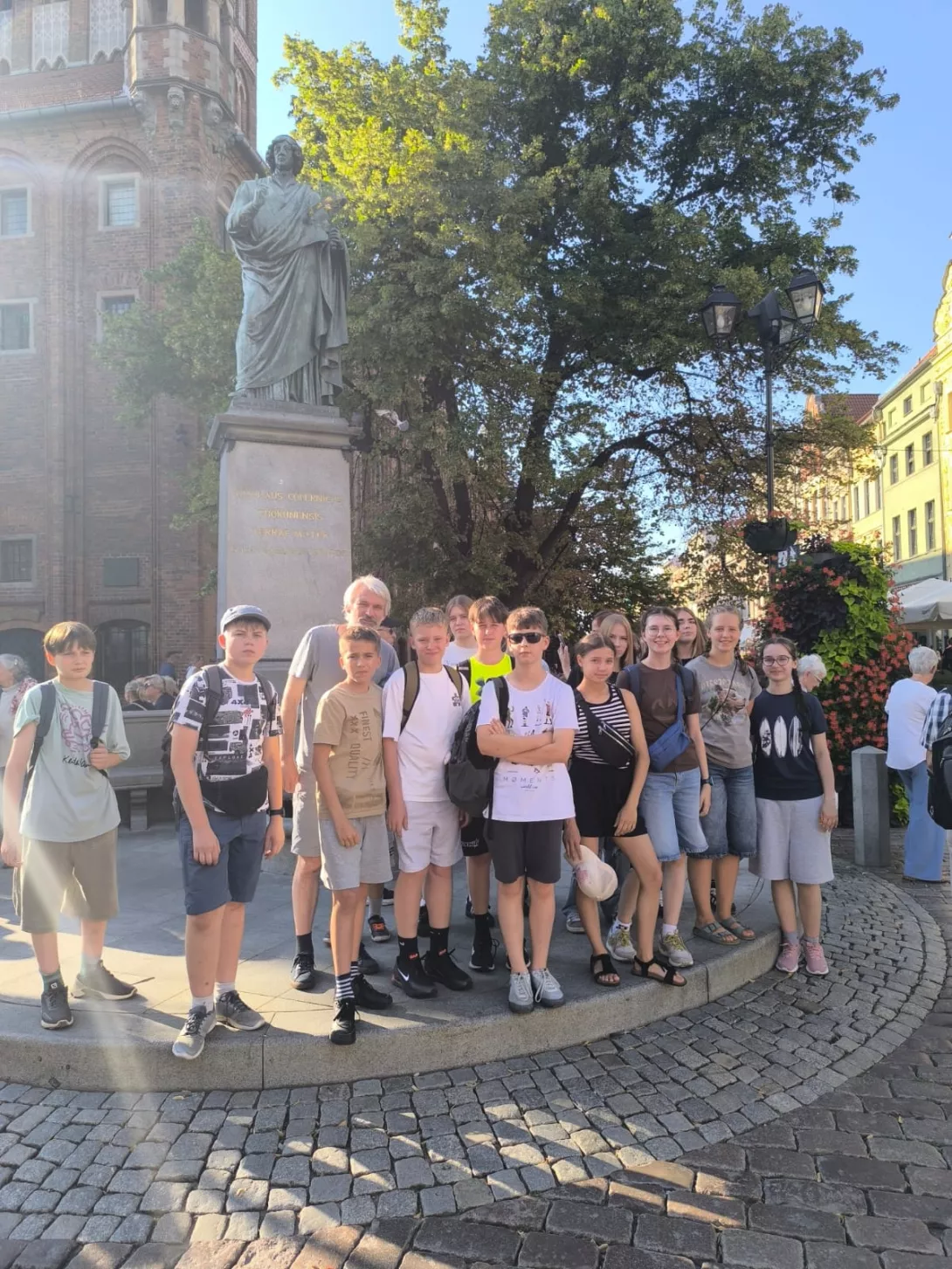 Uczestnicy obozu siatkarskiego SL Salos-Wodna w Toruniu podczas wycieczki (foto Anna Lauk-Żuraw)