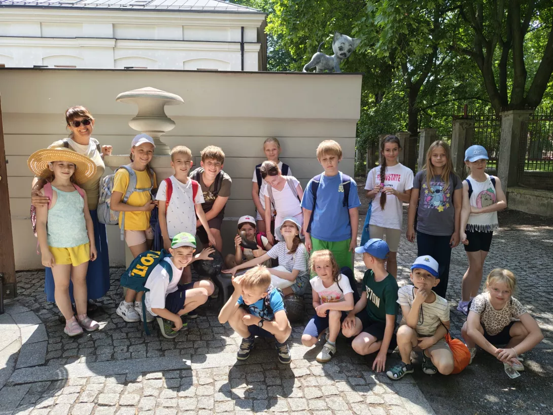 Uczestnicy III turnusu półkolonii SL Salos-Wodna podczas wycieczki w Muzeum Kinematografii (foto Sylwia Gajewska)