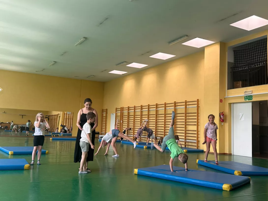 Uczestnicy III turnusu półkolonii SL Salos-Wodna podczas zajęć tanecznych (foto Natalia Siarka)