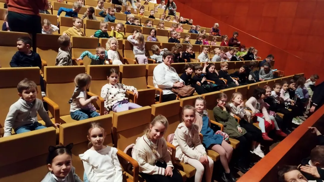 Klasy pierwsze oczekujące na występ