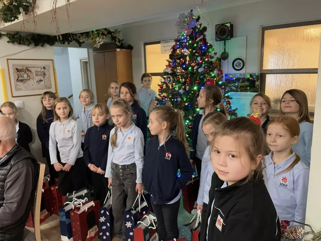 Uczennice klasy 2c w Domu Kombatanta w Łodzi.