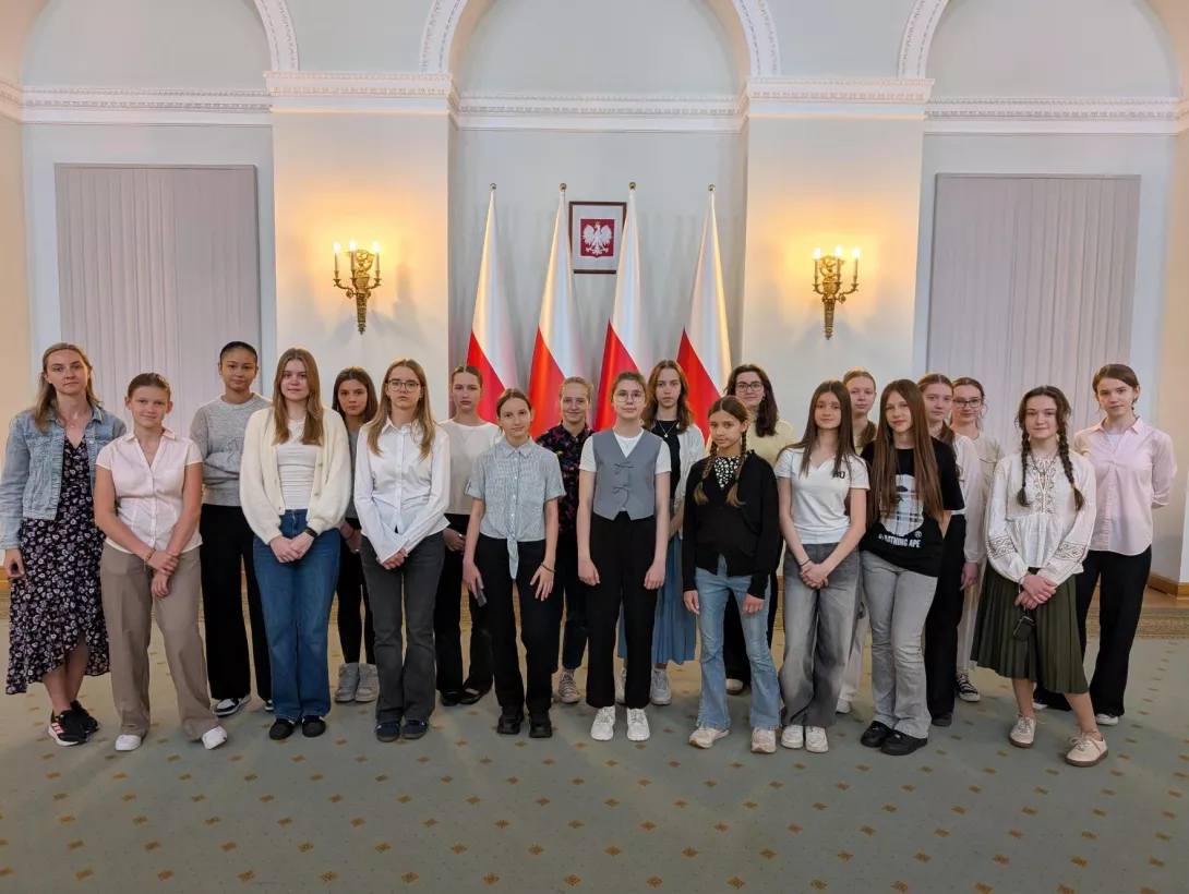 Klasa 7a w sali kolumnowej Pałacu Prezydenckiego