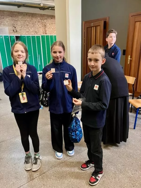 Ksiądz Dyrektor też postanowił sprostać polonistycznym wyzwaniom ;) fot. Maria Ramian