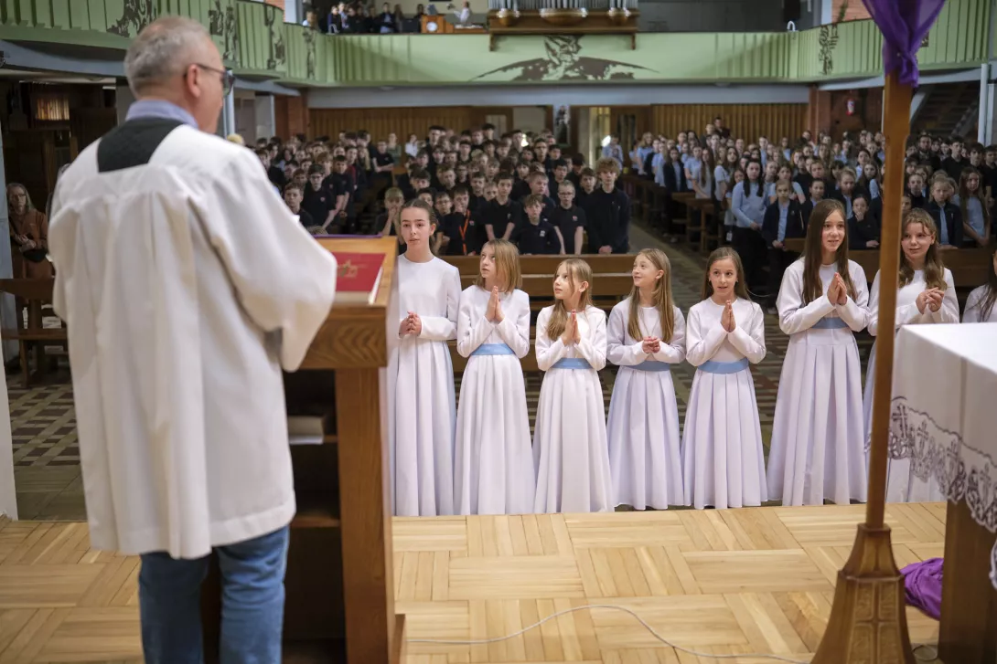 Kandydatki składają przyrzeczenie bielanek.