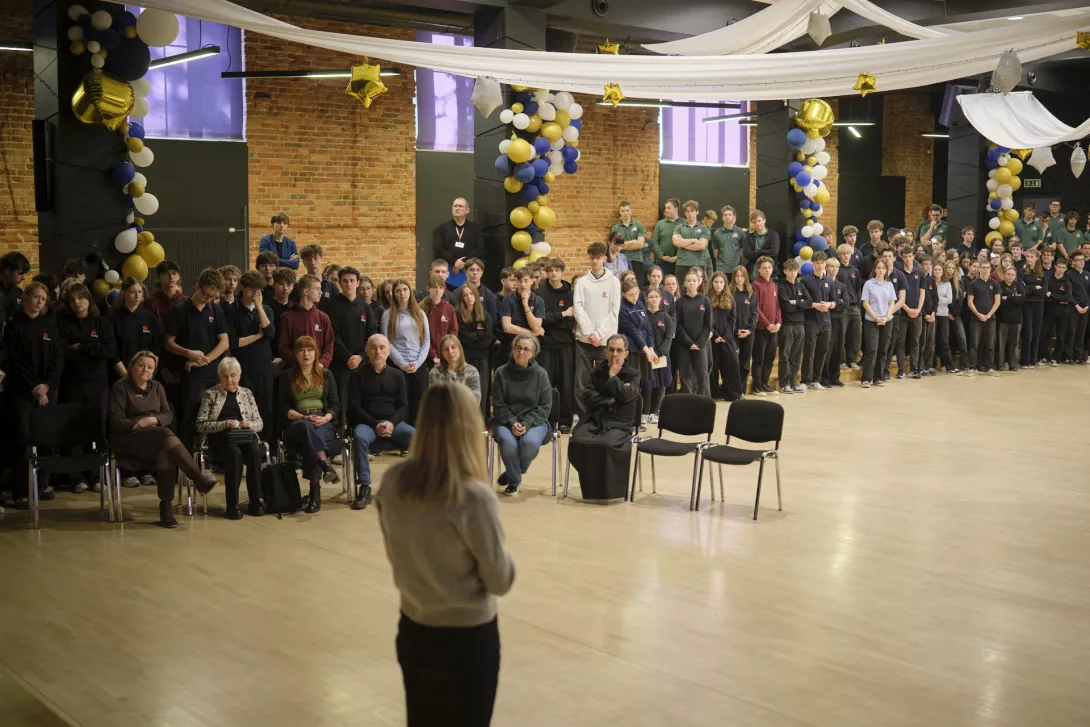 Pani Aleksandra Wójcik wspomina śp. Marię Skurską podczas Słówka SLO. (fot. Amelia Szymańska)