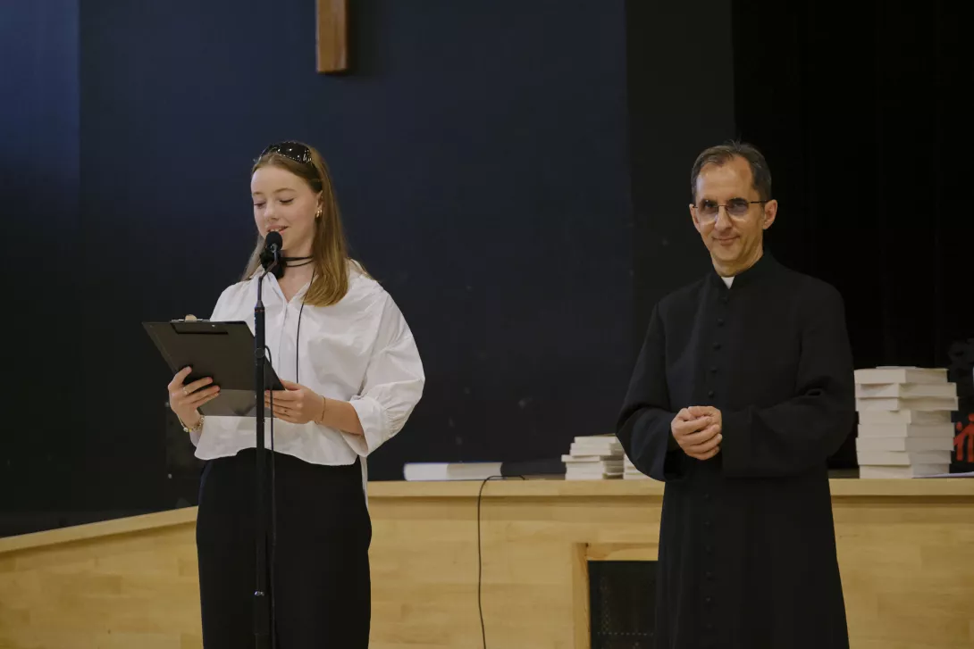 Klara z SU SLO prowadzi spotkanie. (fot. Antonii Szumielewicz)