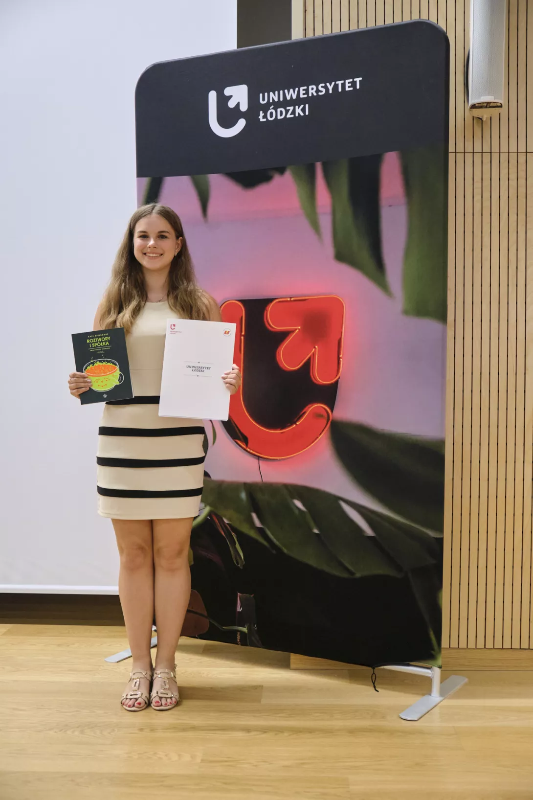Klara z dyplomem "Zdolny uczeń - świetny student"
